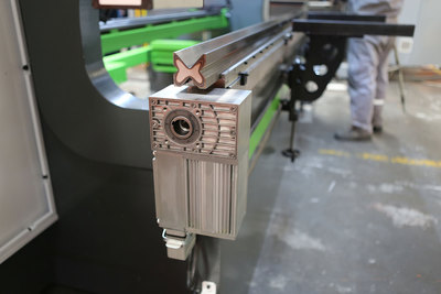 Bøyeprosess med Ermaksan Green Press FX Servo